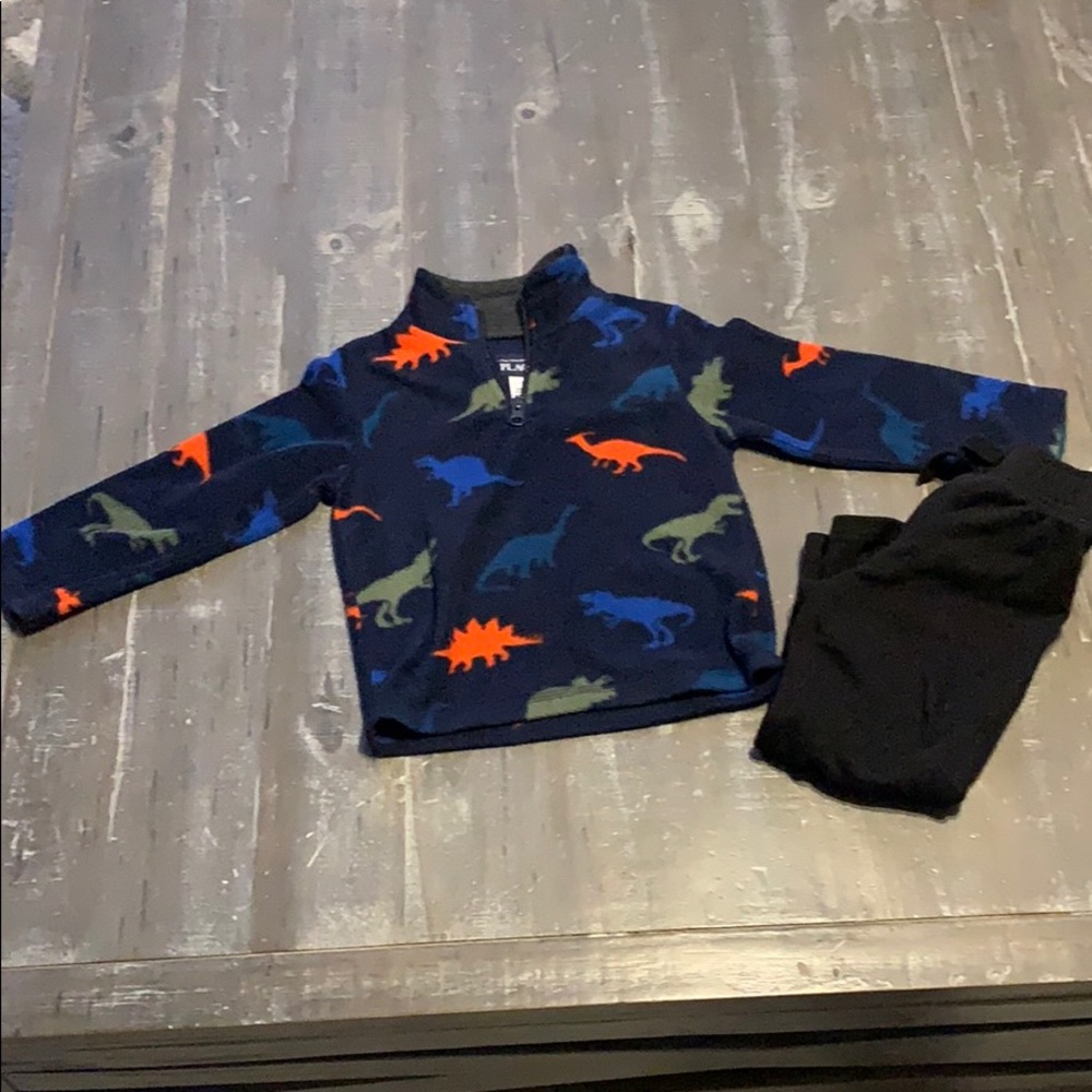 Dinosaur sweater & black sweatpants